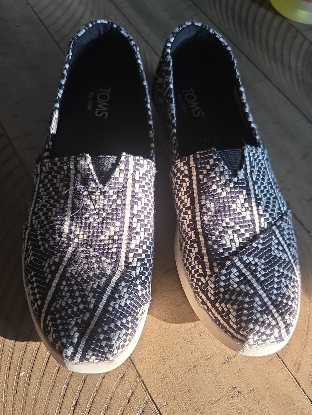 Toms Women's Black and Cream Woven Slip-Ons